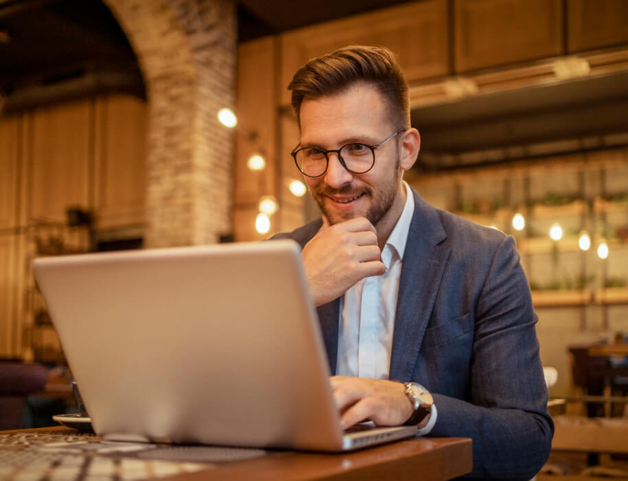 Business man using a laptop in a cafe